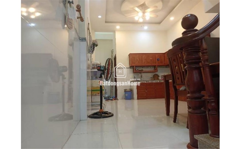 Bán nhà mặt phố Q.9, 70m2, 4 tầng, 5.8 tỷ, sổ đỏ